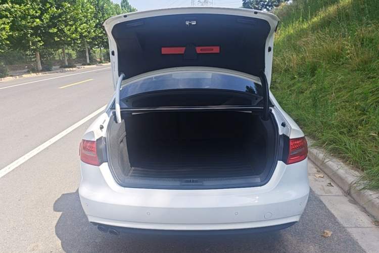 Used Audi A4L 2015 35 TFSI Automatic Standard Model Trunk