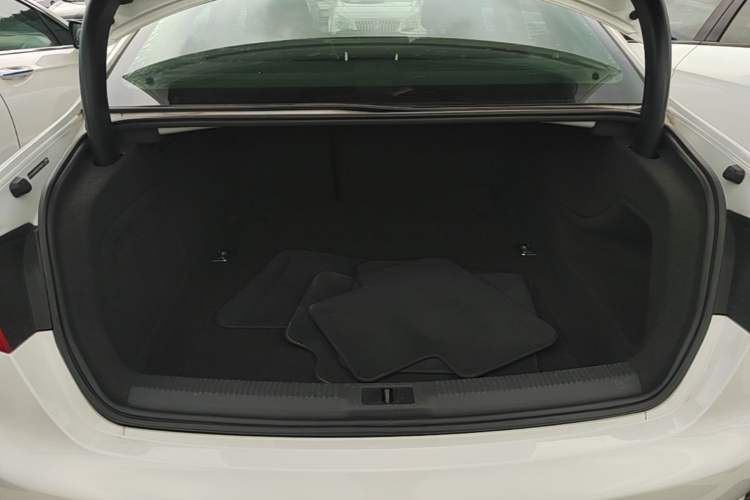 Used Audi A4L 2015 35 TFSI Automatic Comfort Model Trunk