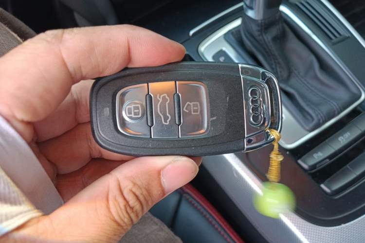 Used Audi A4L 2015 35 TFSI Automatic Standard Model Vehicle Key