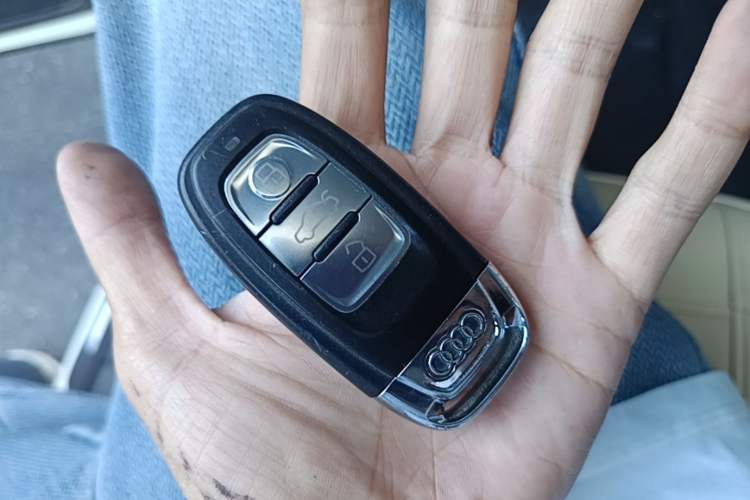 Used Audi A4L 2015 35 TFSI Automatic Standard Model Vehicle Key