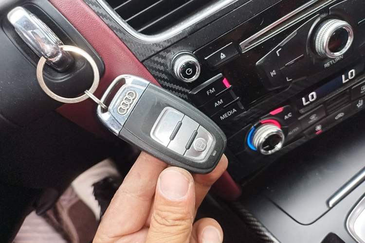 Used Audi A4L 2015 35 TFSI Automatic Standard Model Vehicle Key