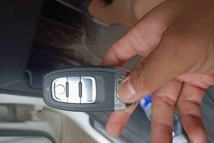 Used Audi A4L 2015 35 TFSI Automatic Comfort Model Vehicle Key