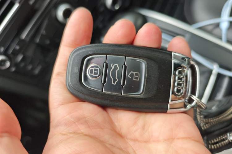 Used Audi A4L 2015 35 TFSI Automatic Standard Model Vehicle Key