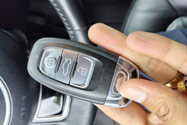 Used Audi A4L 2015 35 TFSI Automatic Standard Model Vehicle Key