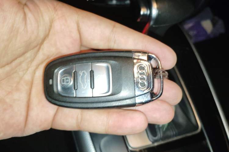 Used Audi A4L 2015 35 TFSI Automatic Standard Model Vehicle Key