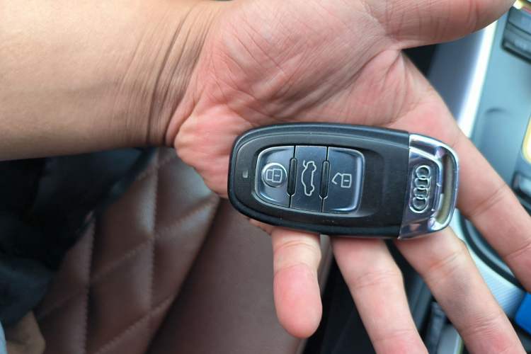 Used Audi A4L 2015 35 TFSI Automatic Standard Model Vehicle Key