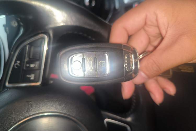 Used Audi A4L 2015 35 TFSI Automatic Standard Model Vehicle Key