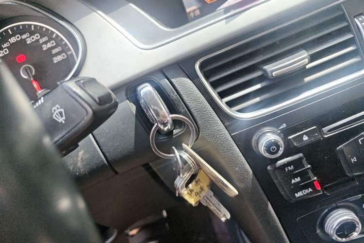 Used Audi A4L 2015 35 TFSI Automatic Standard Model Vehicle Key