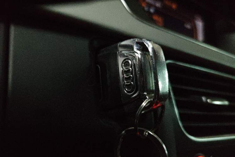 Used Audi A4L 2015 35 TFSI Automatic Standard Model Vehicle Key