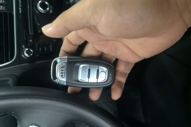 Used Audi A4L 2015 30 TFSI Automatic Comfort Model Vehicle Key