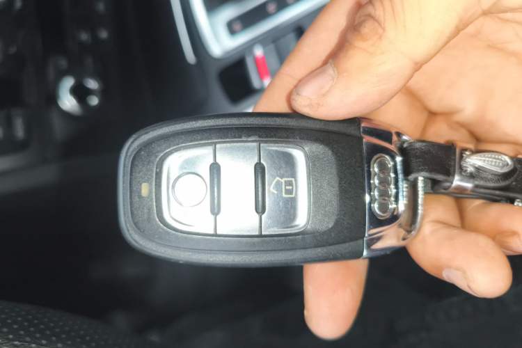 Used Audi A4L 2015 35 TFSI Automatic Standard Model Vehicle Key
