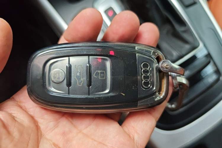 Used Audi A4L 2015 35 TFSI Automatic Standard Model Vehicle Key
