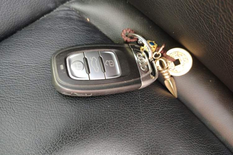 Used Audi A4L 2015 35 TFSI Automatic Standard Model Vehicle Key