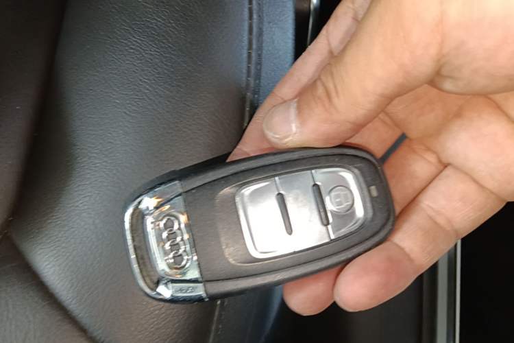 Used Audi A4L 2015 30 TFSI Automatic Comfort Model Vehicle Key