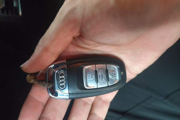 Used Audi A4L 2015 35 TFSI Automatic Standard Model Vehicle Key