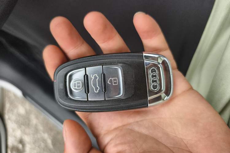Used Audi A4L 2015 35 TFSI Automatic Standard Model Vehicle Key