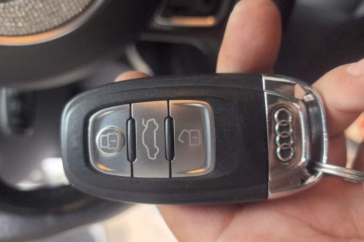 Used Audi A4L 2015 35 TFSI Automatic Standard Model Vehicle Key