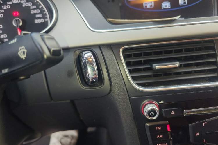 Used Audi A4L 2015 35 TFSI Automatic Standard Model Vehicle Key
