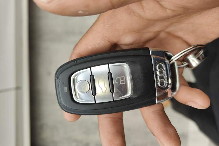Used Audi A4L 2015 35 TFSI Automatic Standard Model Vehicle Key