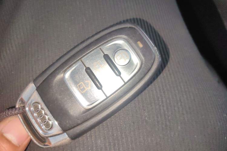 Used Audi A4L 2015 35 TFSI Automatic Standard Model Vehicle Key