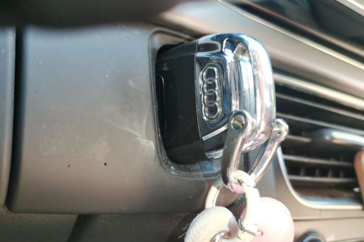 Used Audi A4L 2015 35 TFSI Automatic Standard Model Vehicle Key