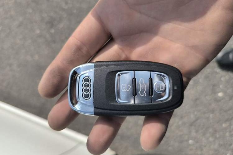 Used Audi A4L 2015 35 TFSI Automatic Standard Model Vehicle Key
