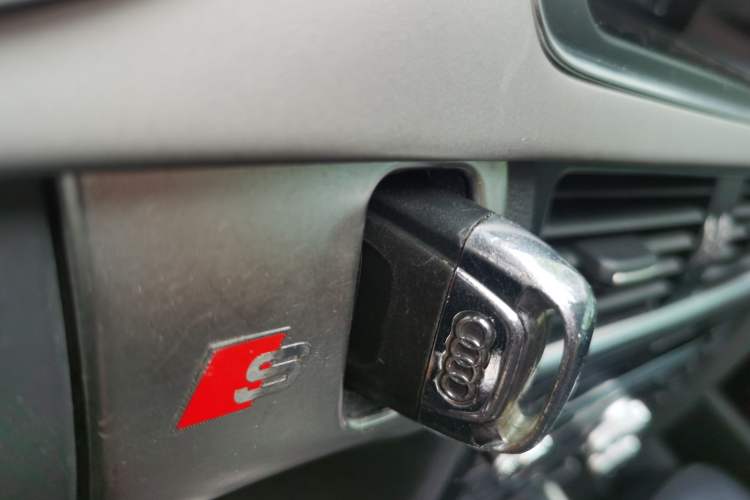 Used Audi A4L 2015 45 TFSI quattro Individual Sport Edition Vehicle Key