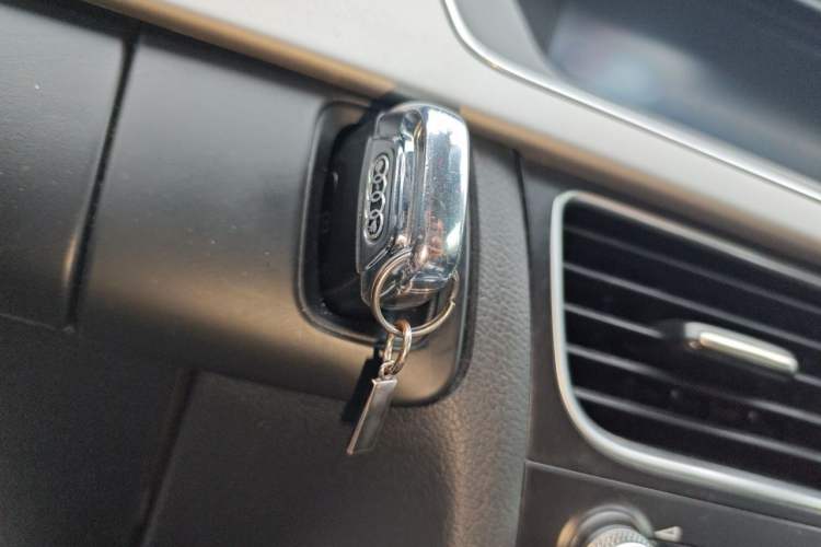 Used Audi A4L 2015 35 TFSI Automatic Standard Model Vehicle Key