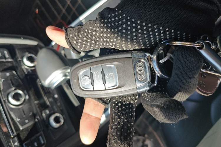 Used Audi A4L 2015 35 TFSI Automatic Standard Model Vehicle Key