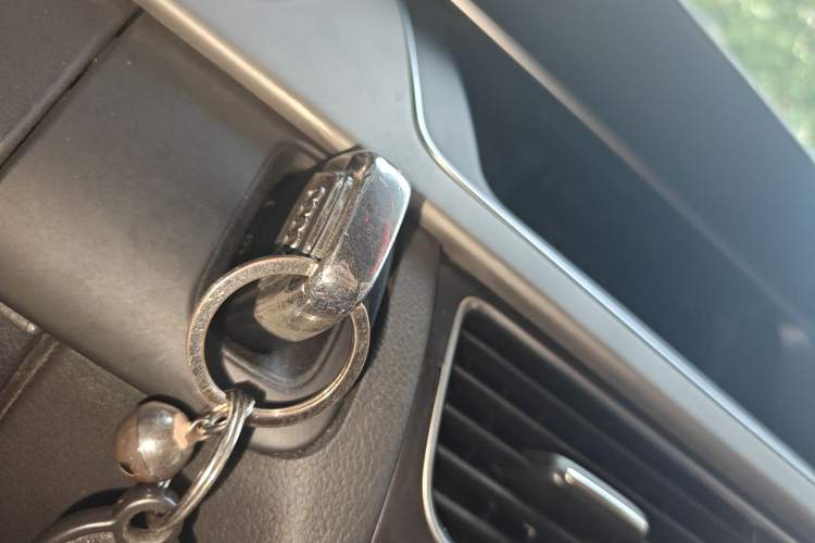 Used Audi A4L 2015 35 TFSI Automatic Standard Model Vehicle Key