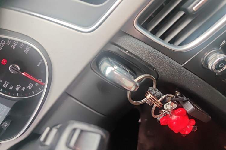 Used Audi A4L 2015 35 TFSI Automatic Comfort Model Vehicle Key