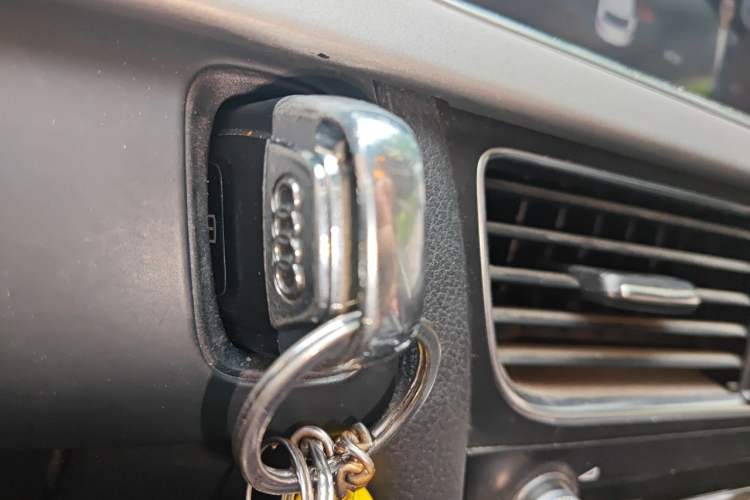 Used Audi A4L  Vehicle Key