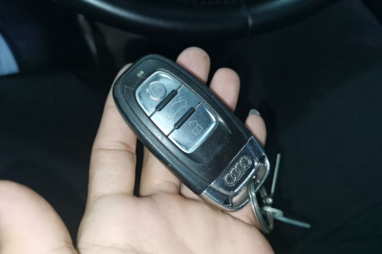 Used Audi A4L 2015 35 TFSI Automatic Standard Model Vehicle Key