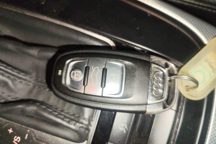 Used Audi A4L 2015 35 TFSI Automatic Standard Model Vehicle Key