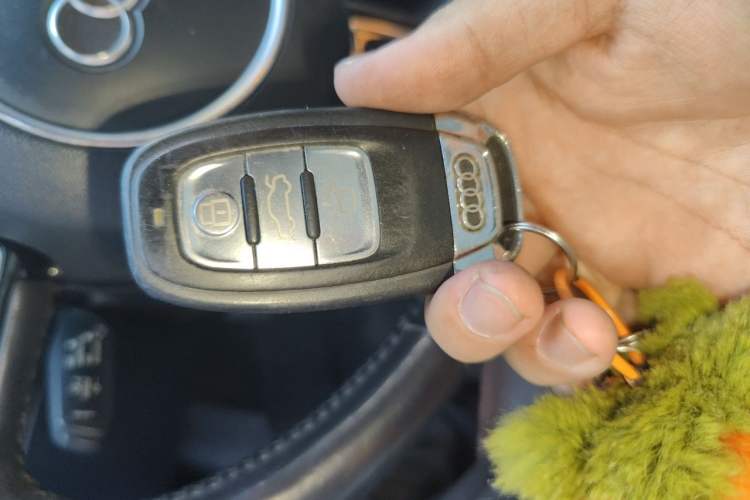 Used Audi A4L 2015 35 TFSI Automatic Standard Model Vehicle Key