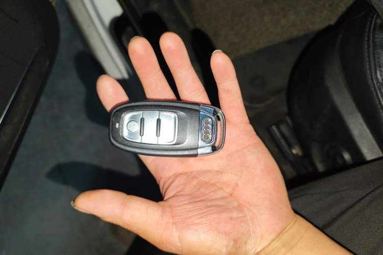 Used Audi A4L 2015 35 TFSI Automatic Standard Model Vehicle Key