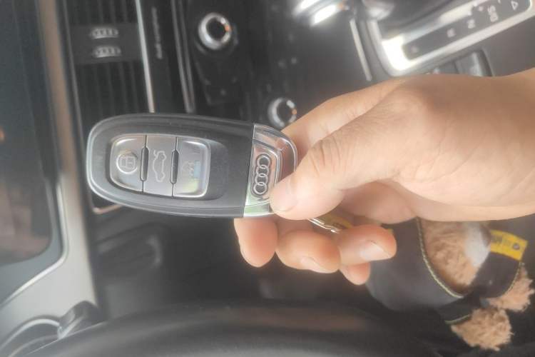 Used Audi A4L 2015 35 TFSI Automatic Standard Model Vehicle Key