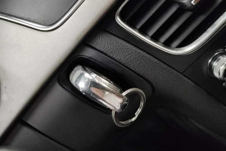 Used Audi A4L 2015 35 TFSI Automatic Standard Model Vehicle Key