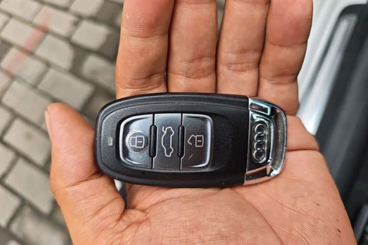 Used Audi A4L 2015 35 TFSI Automatic Standard Model Vehicle Key