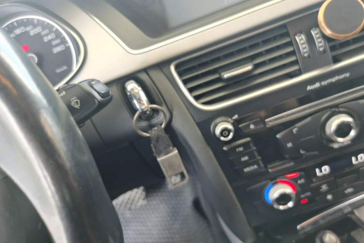 Used Audi A4L 2015 35 TFSI Automatic Standard Model Vehicle Key