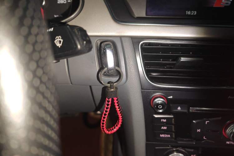 Used Audi A4L 2015 35 TFSI Automatic Standard Model Vehicle Key