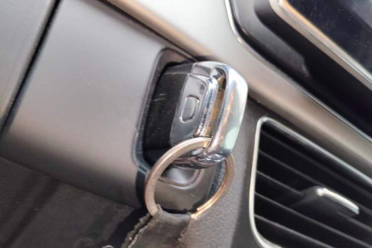 Used Audi A4L 2015 35 TFSI Automatic Comfort Model Vehicle Key