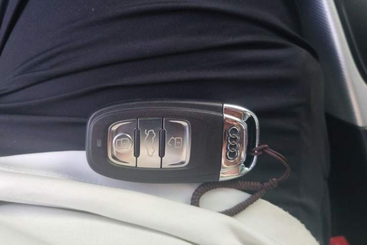 Used Audi A4L 2015 35 TFSI Automatic Standard Model Vehicle Key