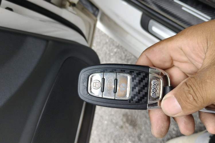 Used Audi A4L 2015 35 TFSI Automatic Standard Model Vehicle Key
