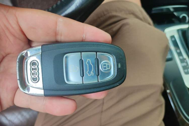 Used Audi A4L 2015 35 TFSI Automatic Standard Model Vehicle Key