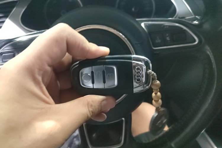 Used Audi A4L 2015 35 TFSI Automatic Standard Model Vehicle Key