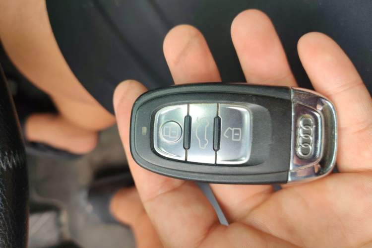 Used Audi A4L 2015 35 TFSI Automatic Standard Model Vehicle Key