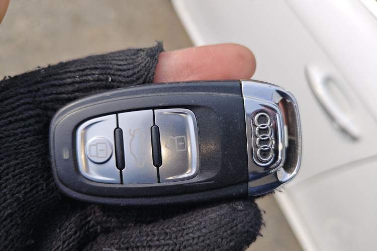 Used Audi A4L 2015 35 TFSI Automatic Standard Model Vehicle Key