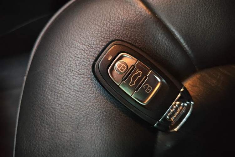 Used Audi A4L 2015 35 TFSI Automatic Comfort Model Vehicle Key