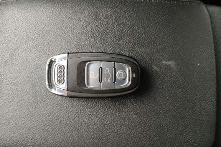 Used Audi A4L 2015 35 TFSI Automatic Comfort Model Vehicle Key